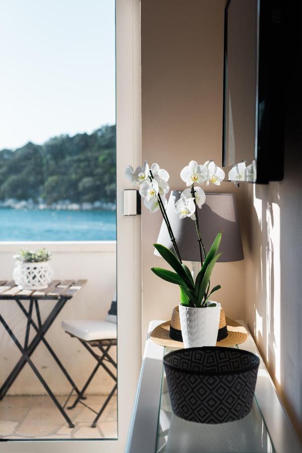 Accommodation Triton Lastovo Exterior photo