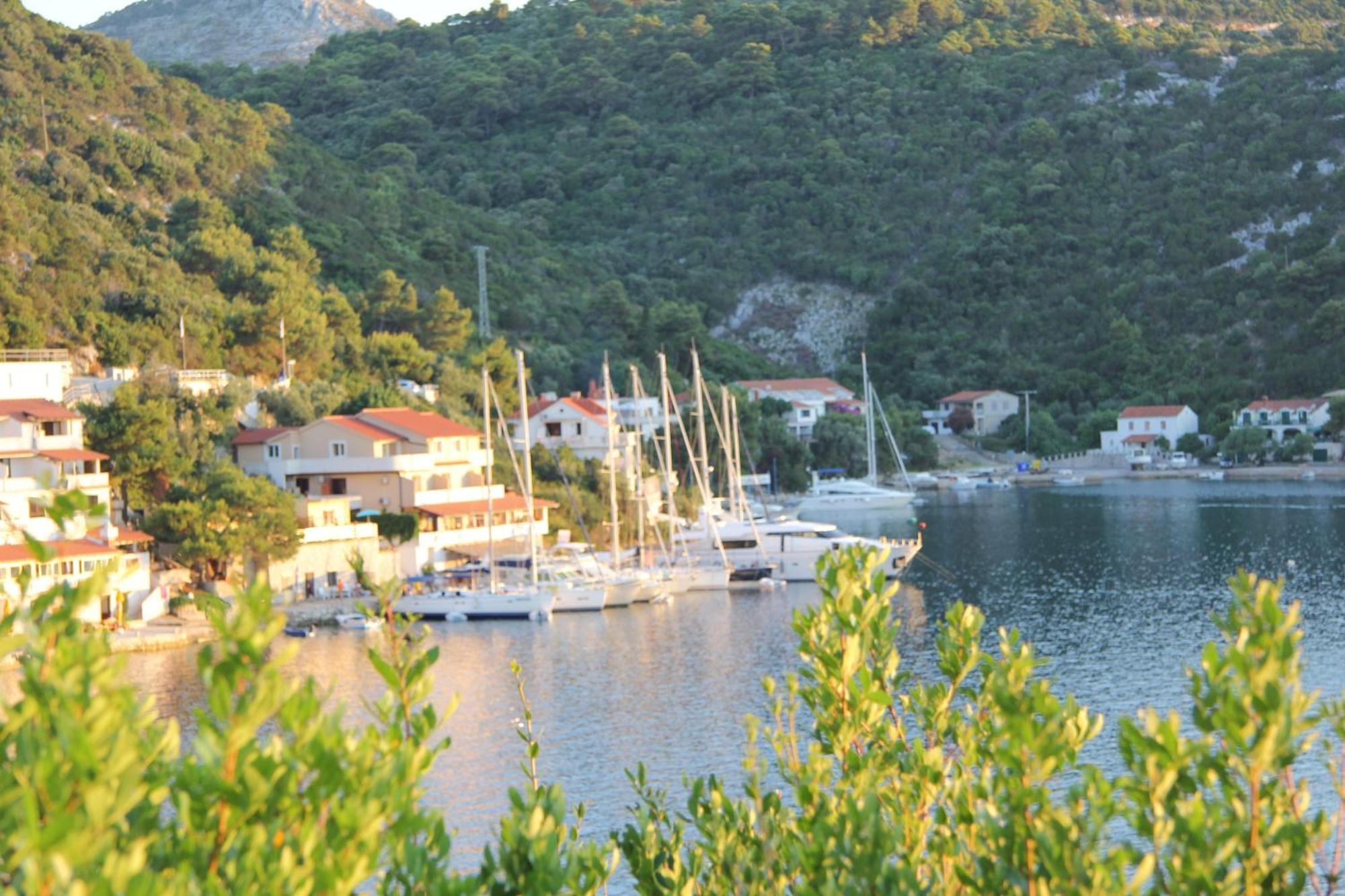 Accommodation Triton Lastovo Exterior photo